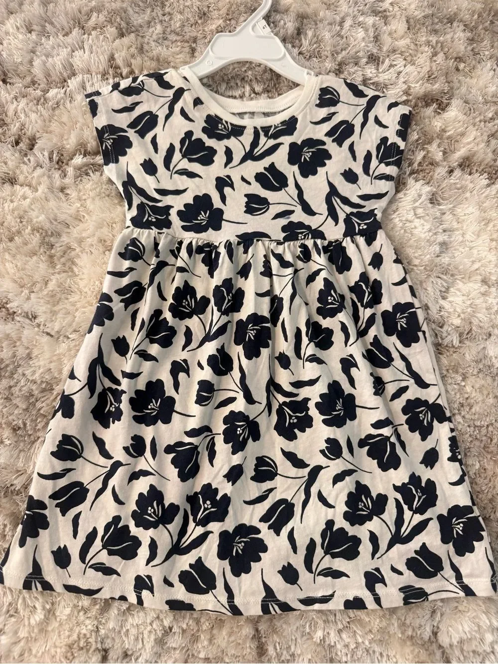 Two old naby dreses and one Hm dress beautiful dresses for sumer